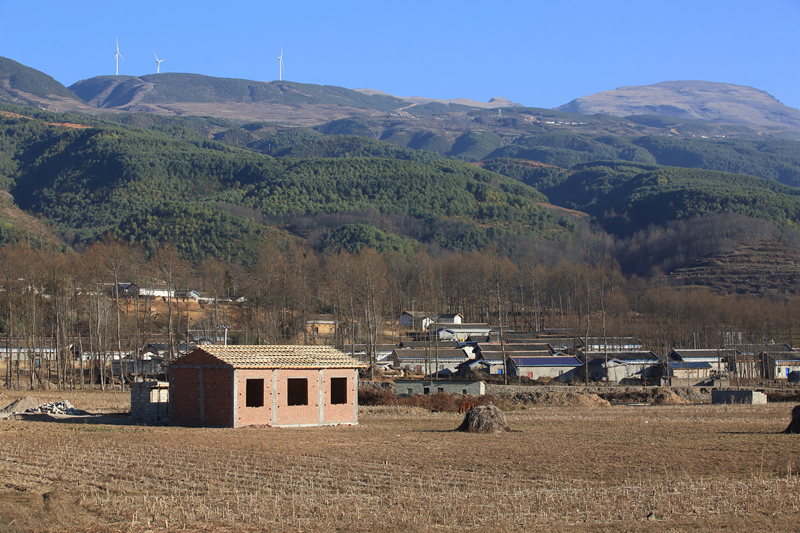 四川凉山布拖县,错落有致的彝族村落.